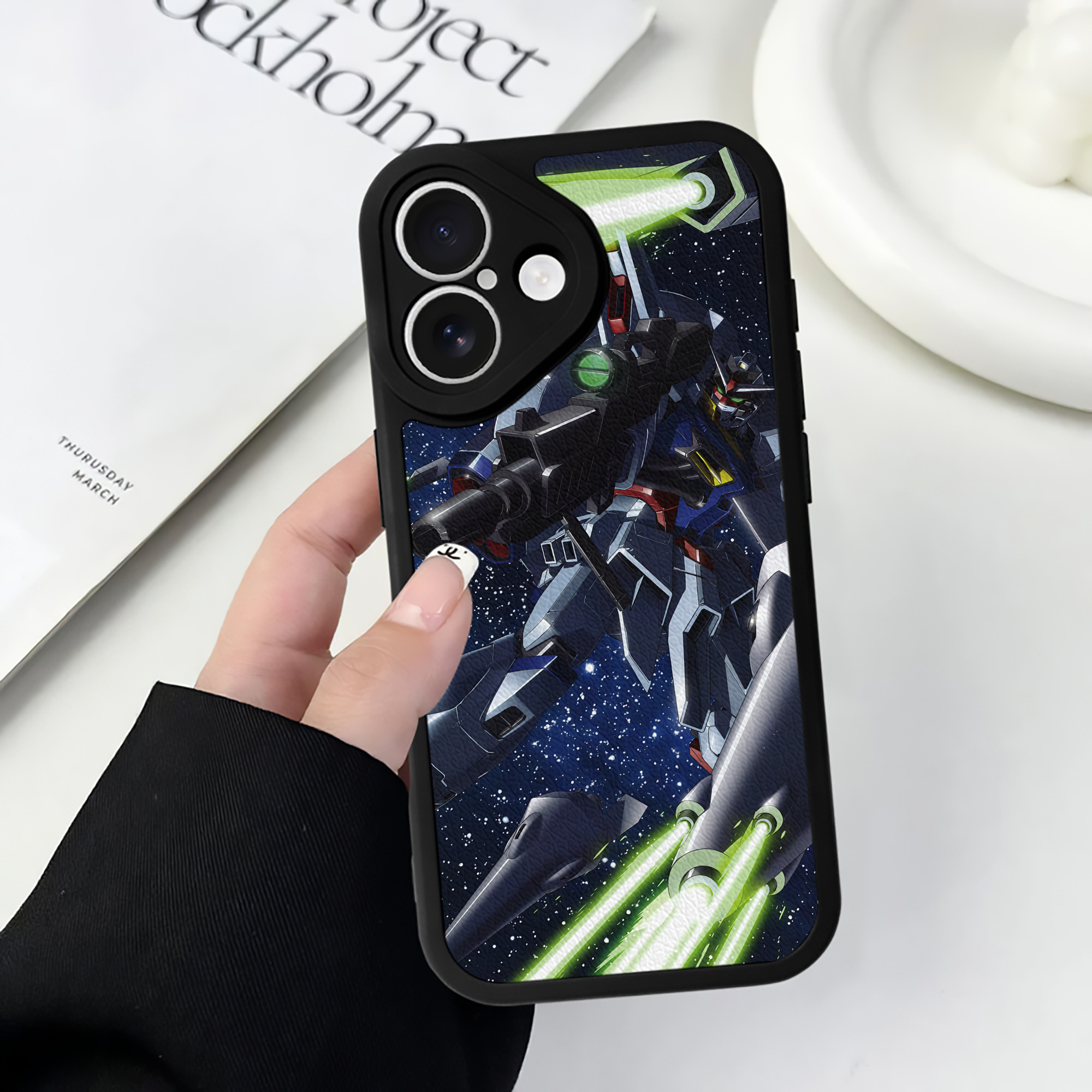 （画像用） 機動戦士ガンダム Mobile Suit Gundam 【iPhone 16シリーズ対応】シリコンスマホケース（レザー調） 材質：シリコン